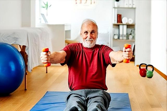 锻炼越多越早死？医生警告：这3种运动。中老年人别再拼命做了！