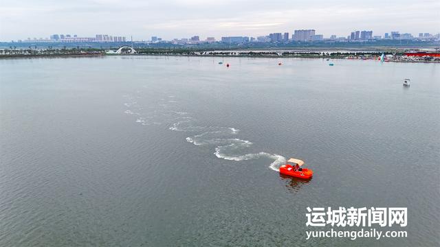 运城盐池：游船穿梭 尽显生态之美