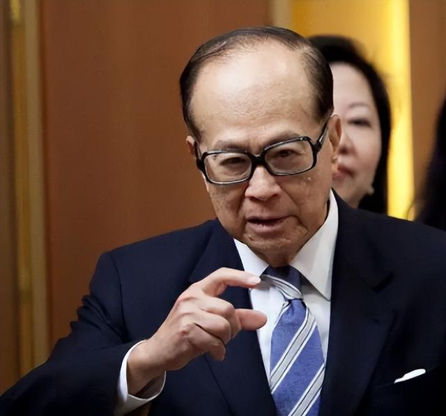 真没想到，香港的一场大火，竟让人看清了李嘉诚的“真面目”