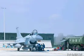 四中两近，用上双联装挂架后，歼10火力不足恐惧症彻底治愈图片