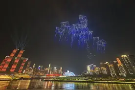 解锁“赛博城市”另一面！“金铲铲之战”无人机灯光秀将开演！图片