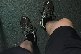 中产运动鞋，我把萨洛蒙换成亚瑟士后，有些话不吐为快，太真实了图片