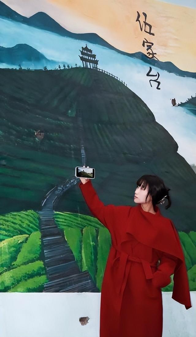 宣恩街头墙绘惊艳全网，冬日滑雪温泉，游客直呼太浪漫