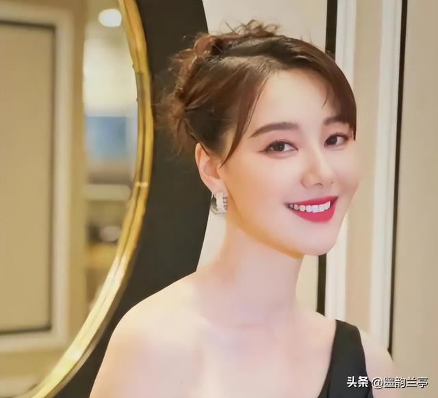 私生活混乱、被央视开除、陪睡上位？王冠身上的标签究竟有多离谱