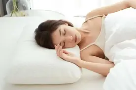 掉渣又致癌，成本20敢卖1000元：爆火的泰国乳胶，暗藏多少套路？图片