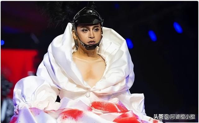 过气明星有多惨！农村走穴 摆摊还债，穷到只剩100万，体面全丢了
