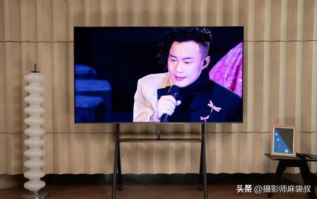 镜面低反+万象分区，TCL T7L Ultra让居家演唱会震撼