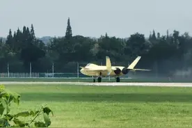 量产型歼-20B现身，两台涡扇-15格外亮眼，最强歼-20终于来了图片