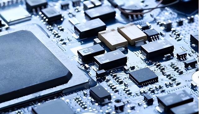 中光刻机技术是“偷”来的？荷兰ASML傻了，外媒：或有灭顶之灾！