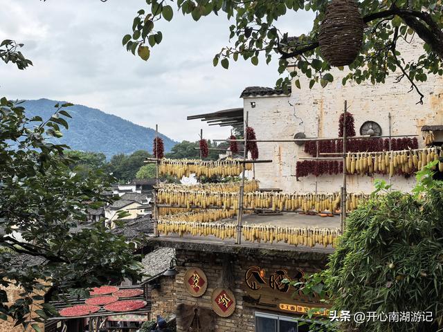 2025年秋老姐俩江西行，去篁岭看晒秋