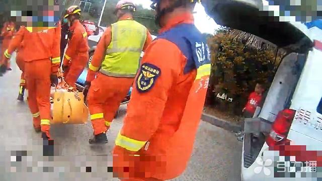 惊险！苏州一驴友登山时突发疾病，万幸警方与消防员救援及时