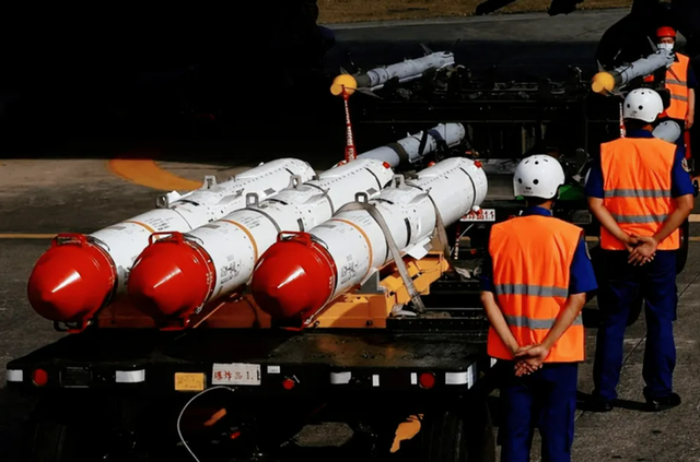 中美两军才谈完	，美启动百亿对台军售，中方不忍了，取消美国订单