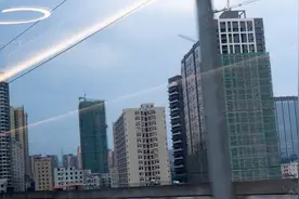 同学聚会，送独居女人不要让她坐你副驾驶，婚外情都从这里开始的图片