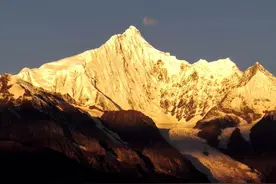 日照金山指的是哪座山，带你了解世界自然遗产中的绝美奇观图片