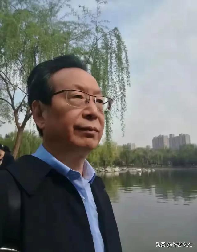 走马观花探白水