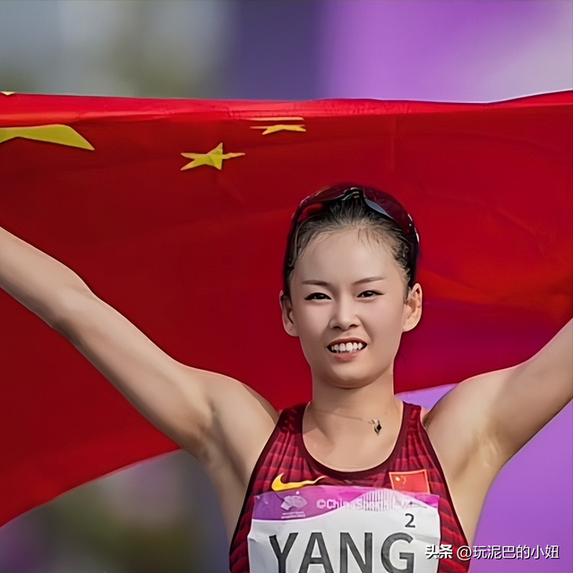 时隔10年！田径世锦赛喜讯：中国队第4枚奖牌来了 逆转：身披国旗