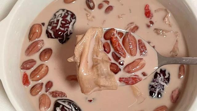 花胶桃胶炖牛奶功效 2026年花胶桃胶炖牛奶功效与禁忌 花胶桃胶炖牛奶功效 2026年花胶桃胶炖牛奶功效与禁忌