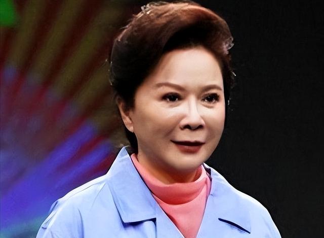 钱再多有什么用，64岁身价千万的蔡明，还是要为39岁儿子操碎了心