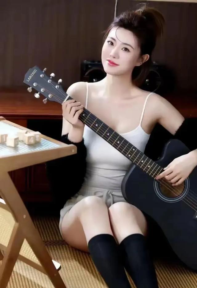 昔日军中霸王花牟星，私下身材太惊艳，妥妥的人间尤物！