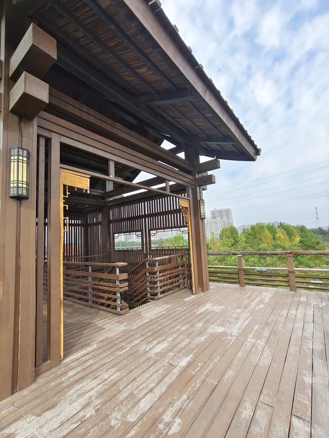 徒步穿越西流湖，赏秋正当时