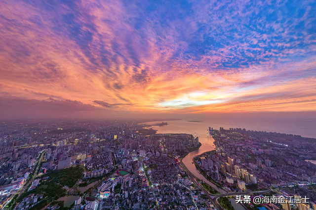 海口湾上空绝美的7月的晚霞（多图）