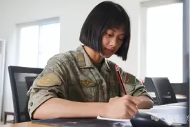 飒！入伍5年，她一路开挂，成为“六边形战士”图片