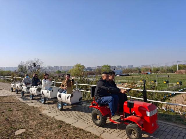 山西长治市潞州区：赏浪漫桃花 赶热闹大集