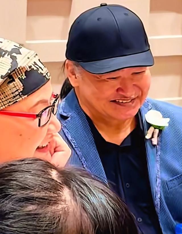 刘欢34岁女儿重庆大婚！刘欢伤心卢璐却很高兴 女婿长得一般但儒雅