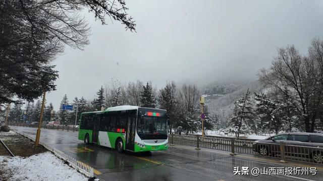立冬节气 五台山景区初降瑞雪