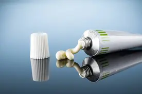 出汗后的这种白斑，其实是「真菌」感染图片