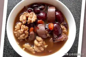 多喝这碗补肾汤，一个月把肾补回来！方法千万要记牢！图片