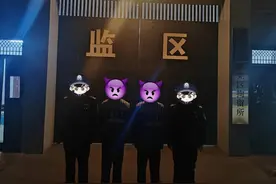 长子：2人半夜张贴“小广告”被抓！图片