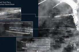 卫星发现新动向，距北约只有60公里，俄军基地5艘核潜艇集结图片