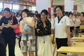 全红婵去堂嫂的工作单位玩，吃学生食堂引全校学生围观追星图片