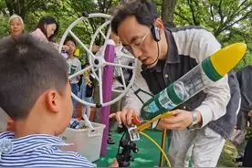 水火箭冲天！松江这场科普活动点亮孩子航天梦→图片