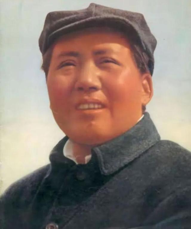 天安门为何不悬挂毛主席的照片，而是挂画像？主席画像师给出答案
