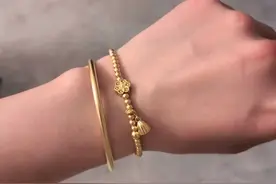 你们结婚都买了几克的黄金手镯啊，都来说说。我的实心32克 ～图片