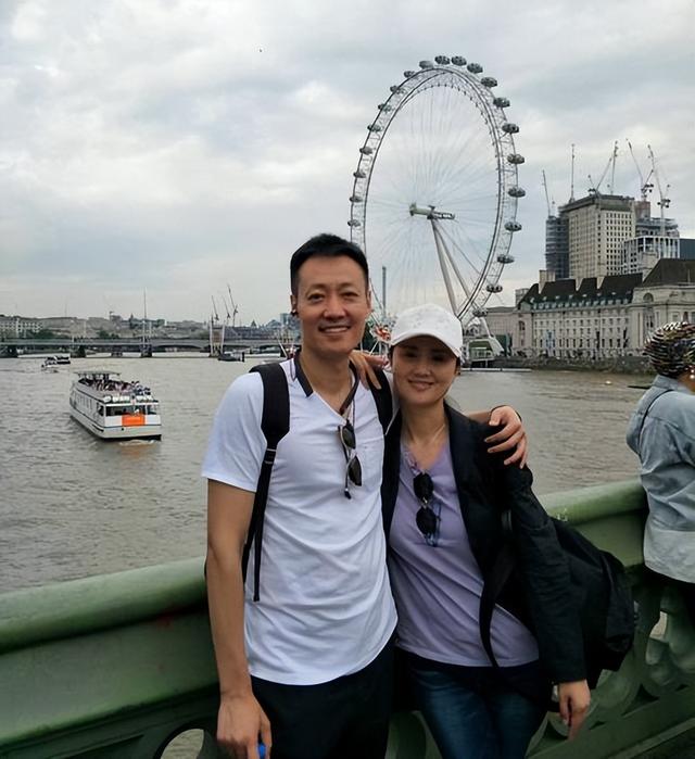 离世仅过去8个月，52岁辛柏青高调传出喜讯，朱媛媛终于能安心了