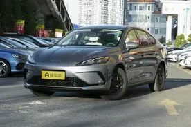 新车 | 第五代DM混动技术/预售8.98万起 比亚迪海豹05DM-i低配版到店图片