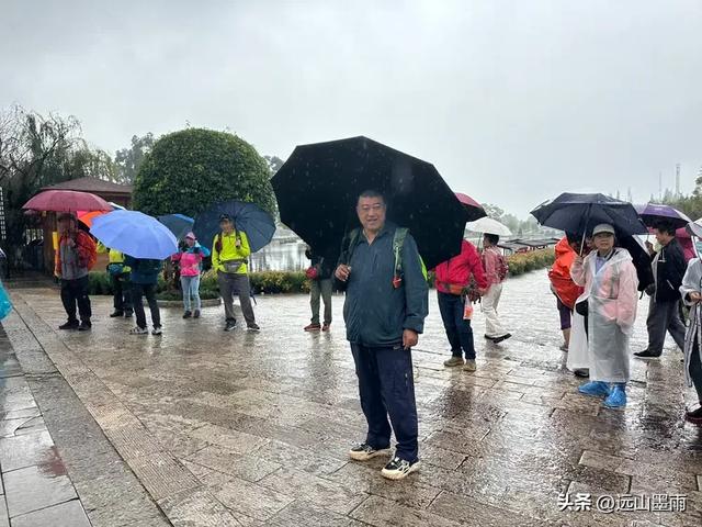 假日徒步，走昆明滇池草海之开合浮桥、雨中打卡新晋网红地，休闲