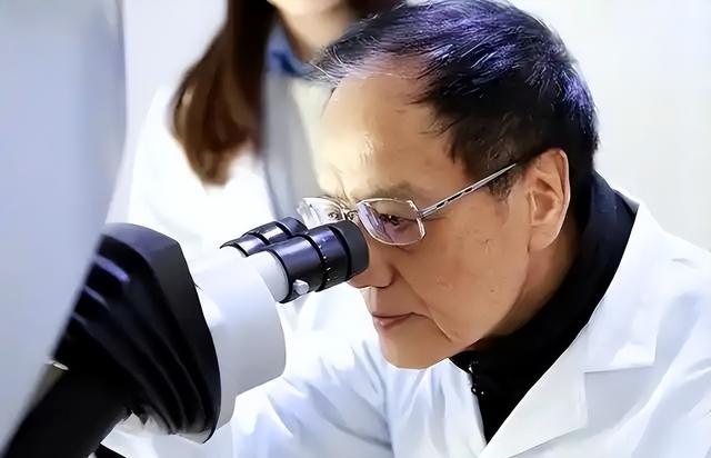 美俄都没攻克的难题，被中国一老头突破，奖励1000万他全捐了