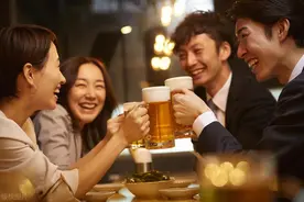 又现“夺命”酒局！江西女子喝1斤白酒后死亡，同桌3名闺蜜担责图片