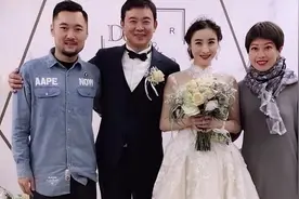 当年举报张艺谋“超生”，致其被罚款748万的何珺，如今怎样了？图片