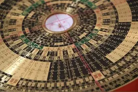 明年蛇年，双春闰月加青蛇，有啥讲究？三种人要穿红，哪三种人？图片