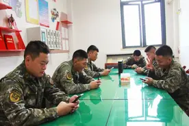 军人使用手机，新规来了！图片