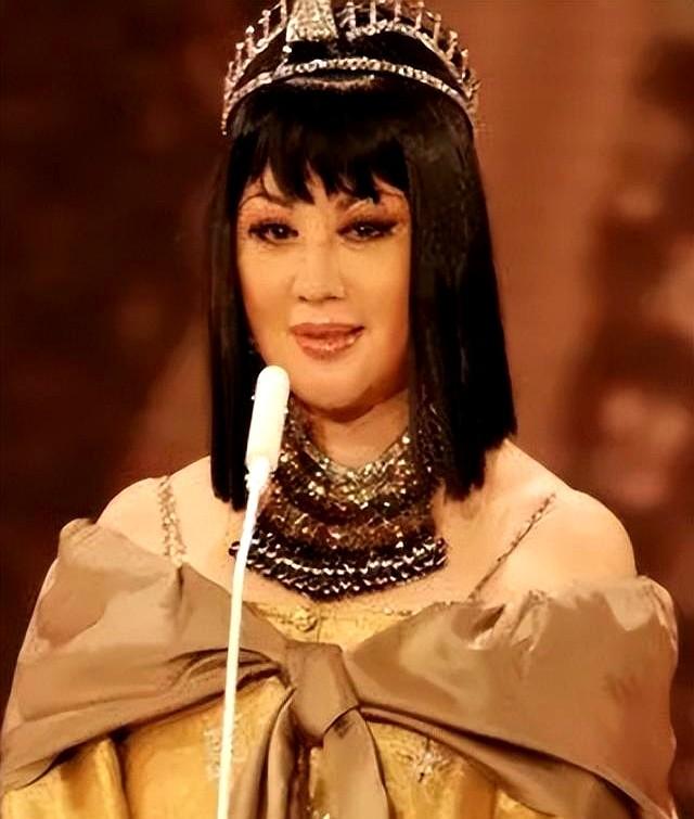 她是中国第一美妇，拍过风月片，蹲过牢离过婚，也被克林顿接见