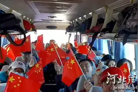 国庆出游新时尚：网友结伴去旅行图片
