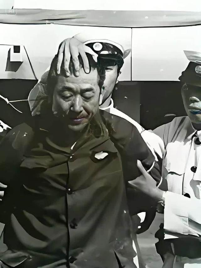 1949年老蒋派人暗杀傅作义，结果女特务莫名死在床上，这是为何？