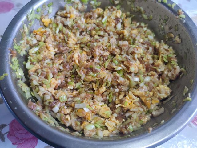 立冬吃饺子，建议大家：少吃白菜芹菜，多吃4样，应季营养补嘴空