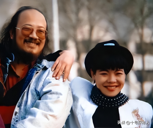 春晚爆红后	，她洗完澡从23楼一跃而下，临终时最后喊了声“妈妈”